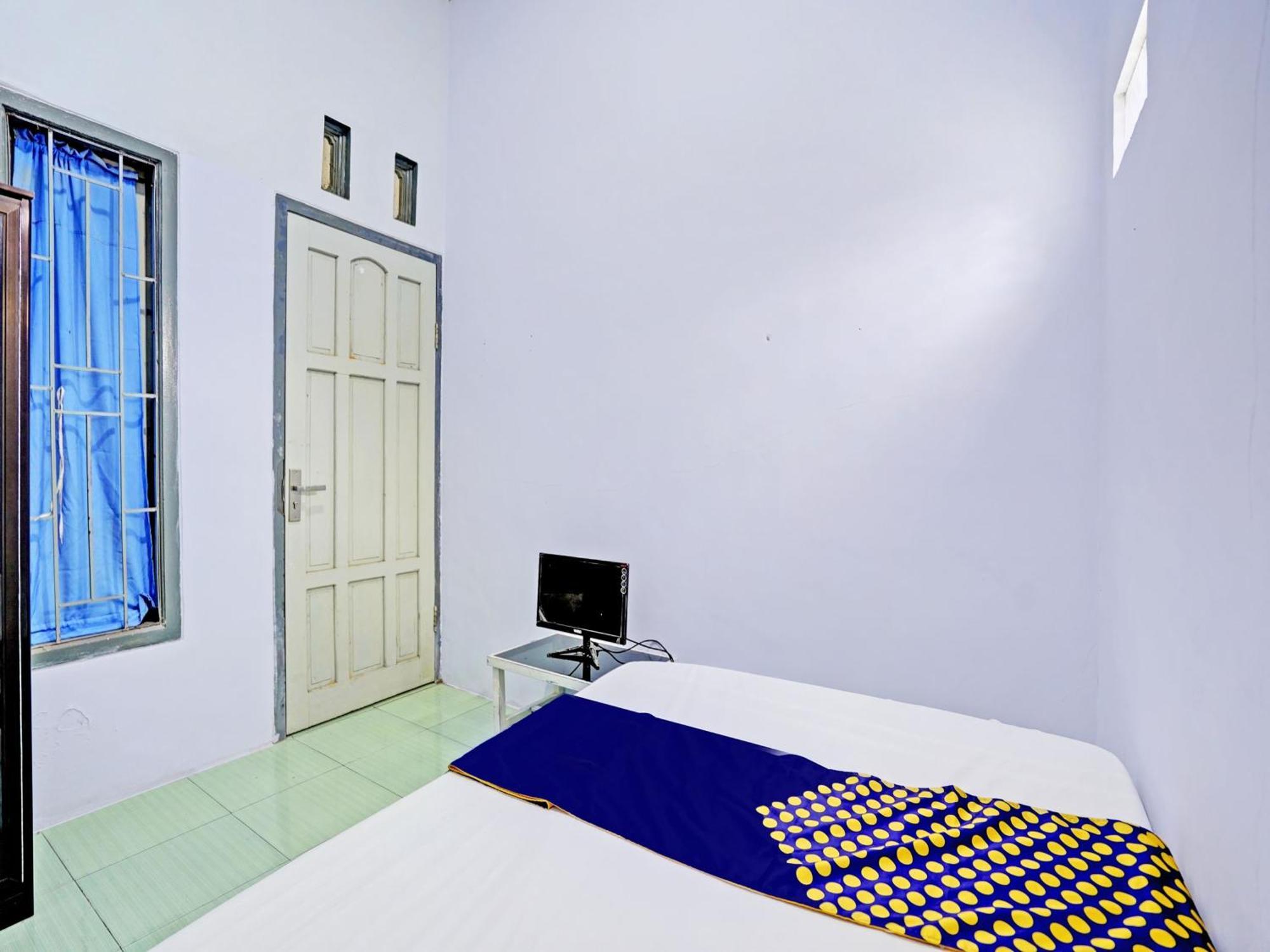 Oyo Life 92937 Kost Putri Sarkara Syariah Hotel Banyuwangi  Exterior foto