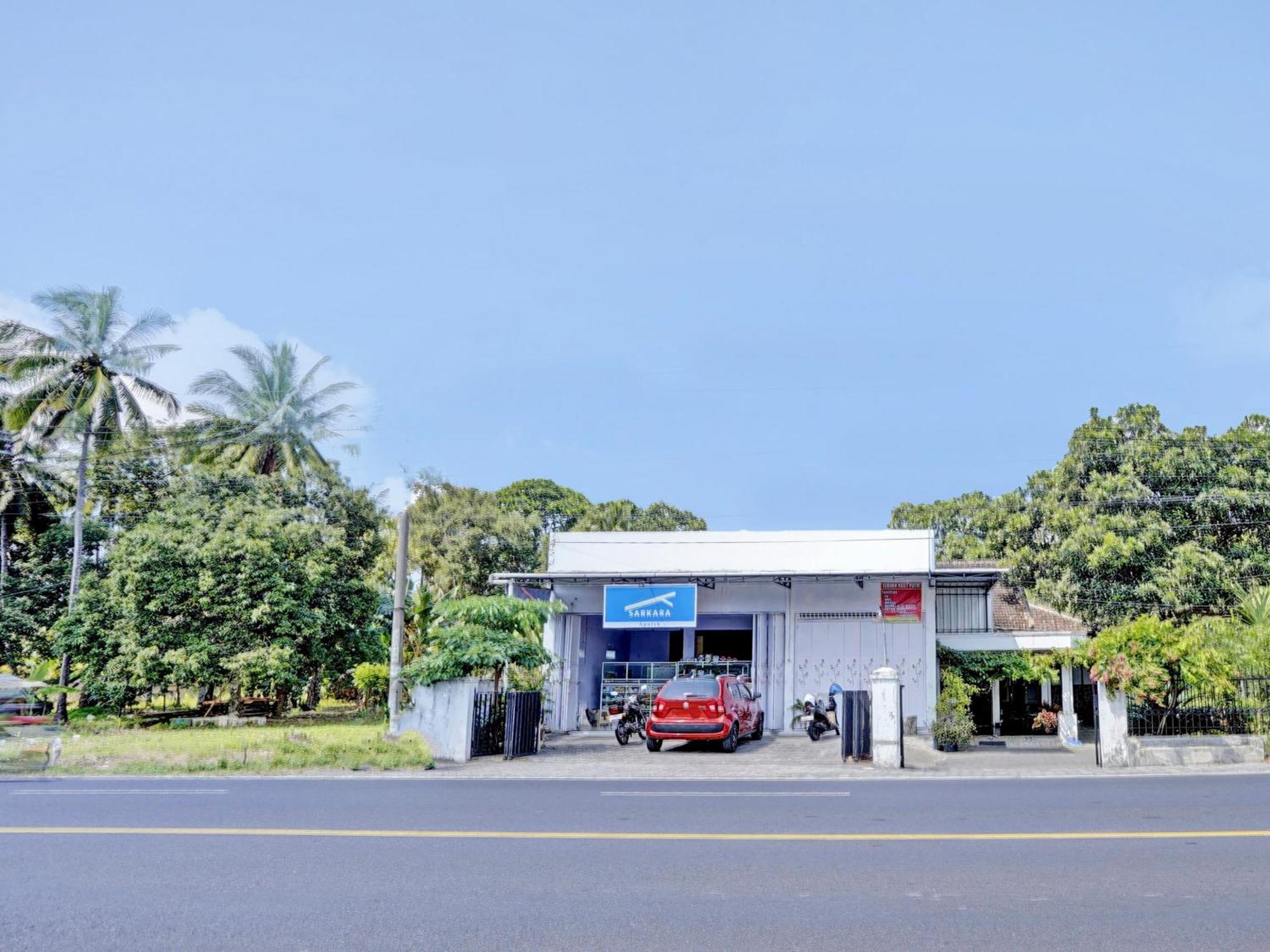 Oyo Life 92937 Kost Putri Sarkara Syariah Hotel Banyuwangi  Exterior foto