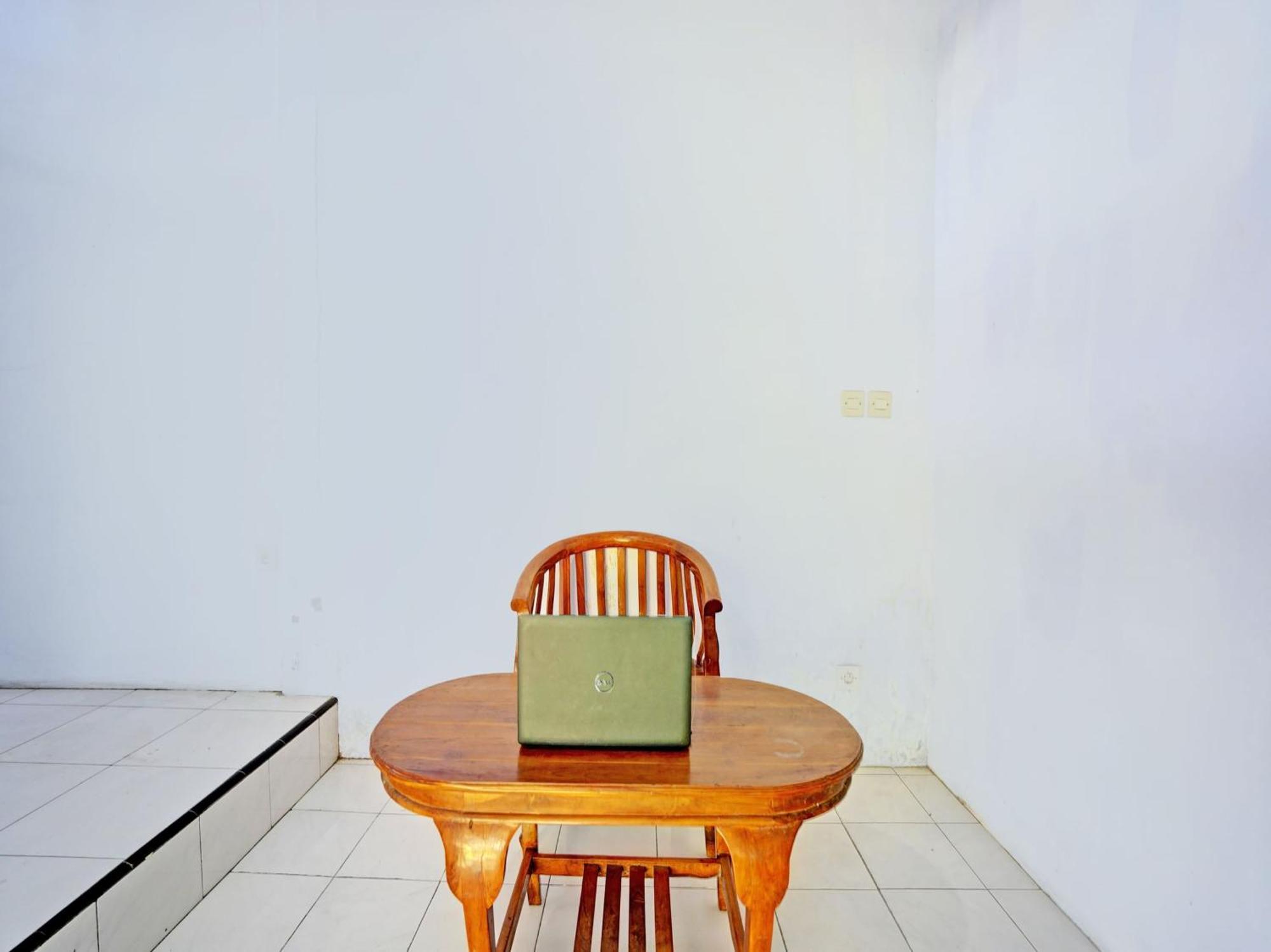Oyo Life 92937 Kost Putri Sarkara Syariah Hotel Banyuwangi  Exterior foto